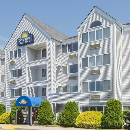 Days Inn & Suites By Wyndham Groton Near The Casinos エクステリア 写真