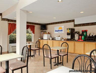Days Inn & Suites By Wyndham Groton Near The Casinos エクステリア 写真